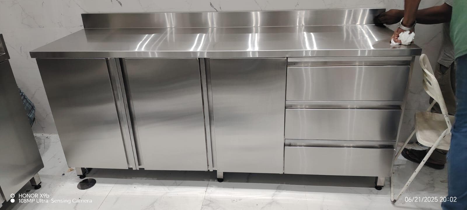Heavy-Duty Industrial Accommodation Kitchen Line and Ventilation Canopy